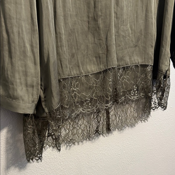 NWT Chico's Olive Tunic with Lace Hem Size 12 - Picture 3 of 7